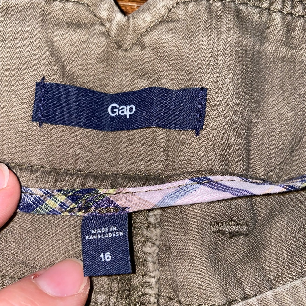Gap Khaki Cargo Pant. Size 16 - Picture 3 of 6